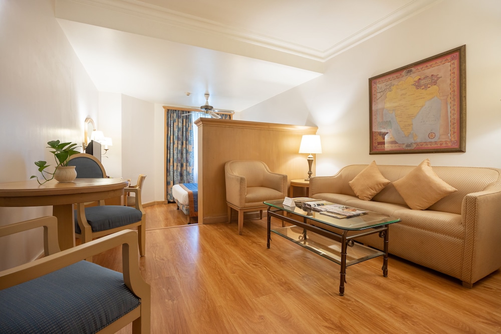 Executive Room with Separate Sitting Area, Bathtub Executive Room with Separate Sitting Area, Bathtub