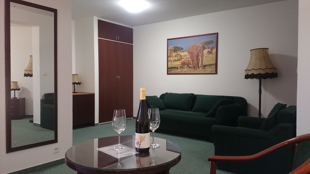 Suite, 1 Bedroom photo 3
