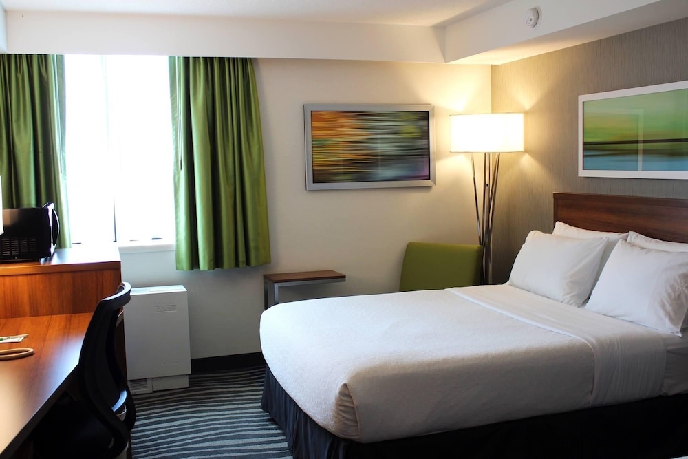 Standard Room, Multiple Beds, Non Smoking photo 2
