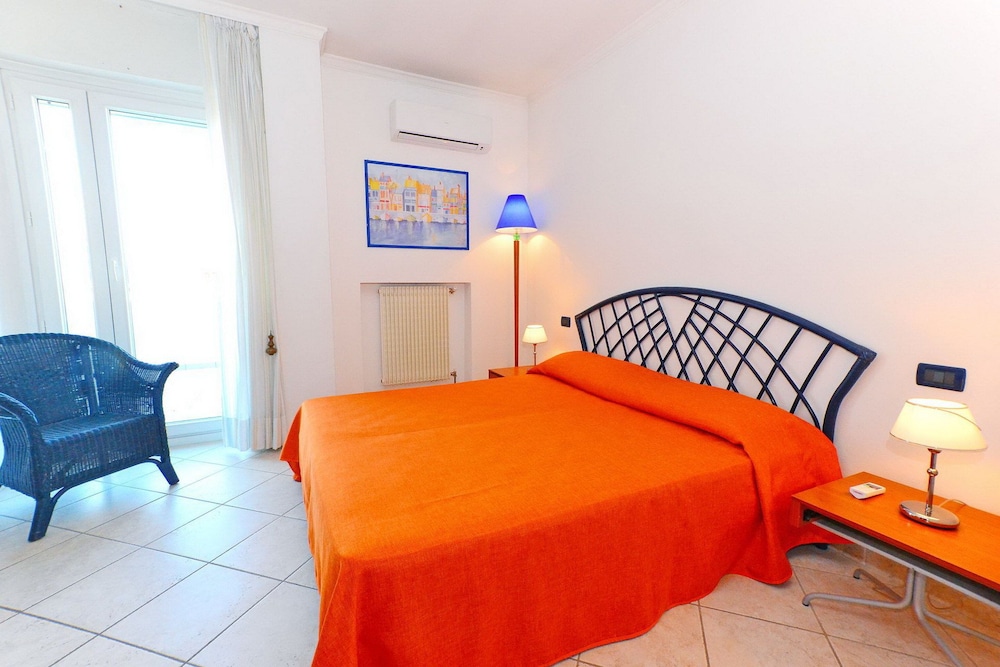 Duplex, 3 Bedrooms (CX)