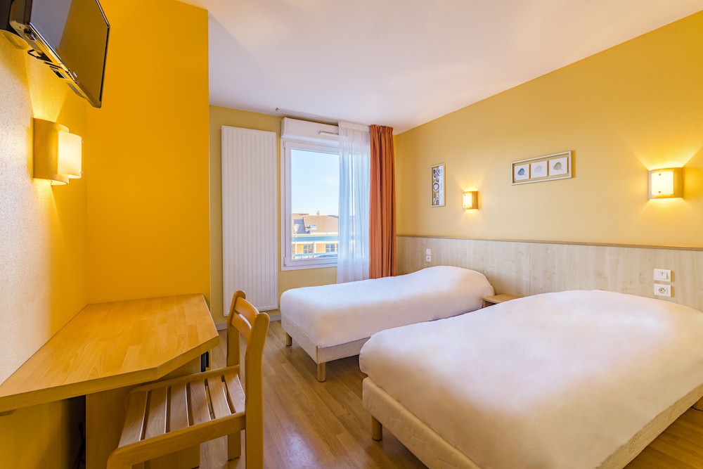 Apartment, 2 Bedrooms - Photo 1