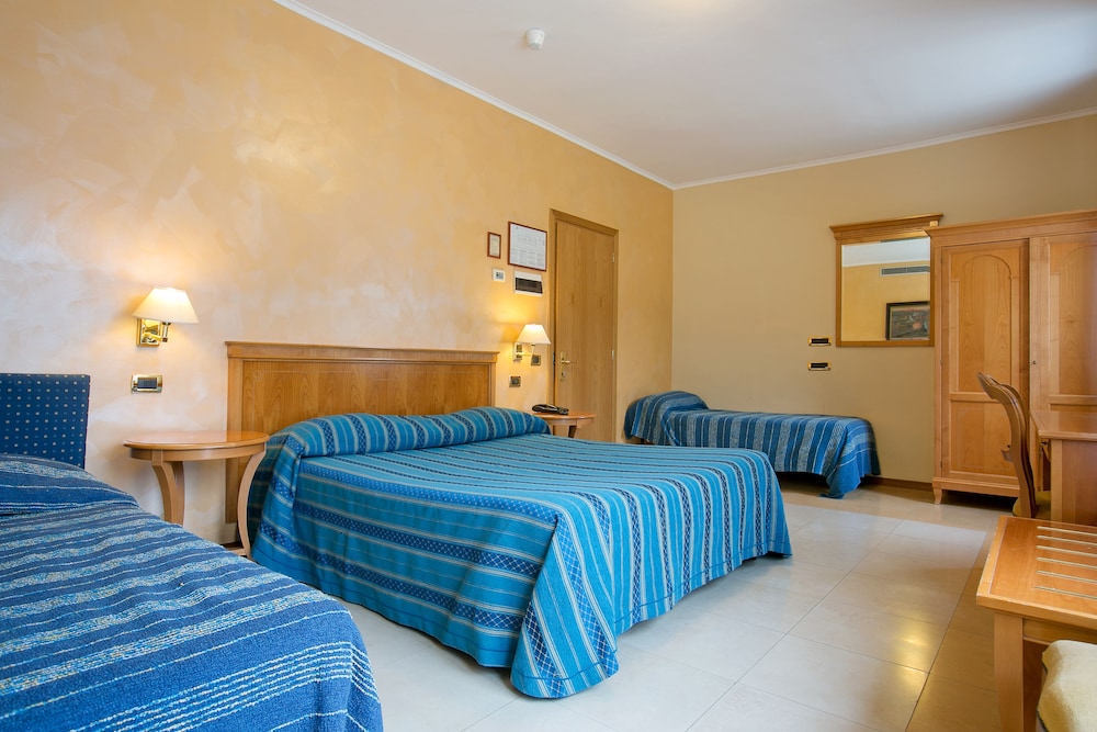 Superior Double or Twin Room, Terrace, Sea View - Photo 1