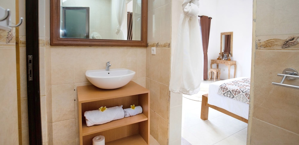 Deluxe Double or Twin Room, 1 Double or 2 Twin Beds, Balcony, Garden View photo 2