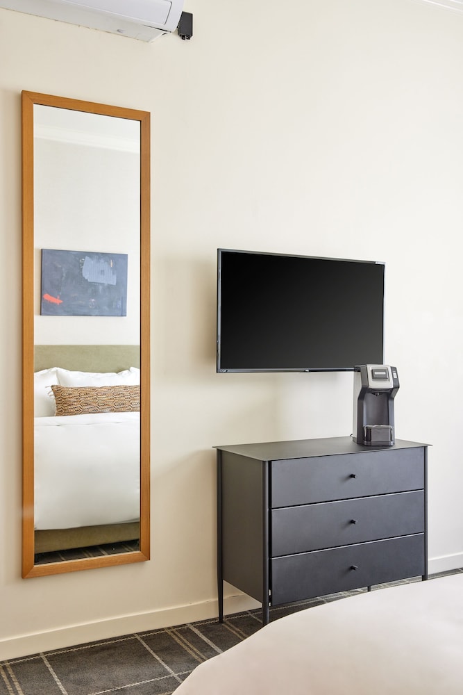 Standard Room, 1 King Bed - Photo 2