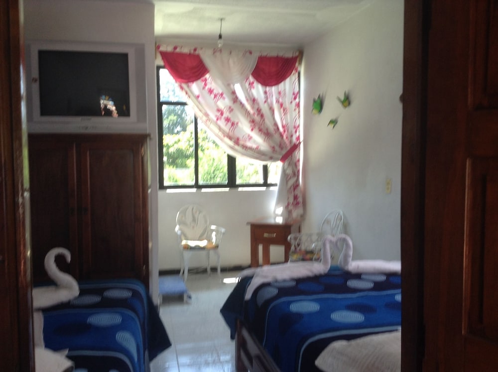 Standard Room, Multiple Beds (Esmeralda) photo 1