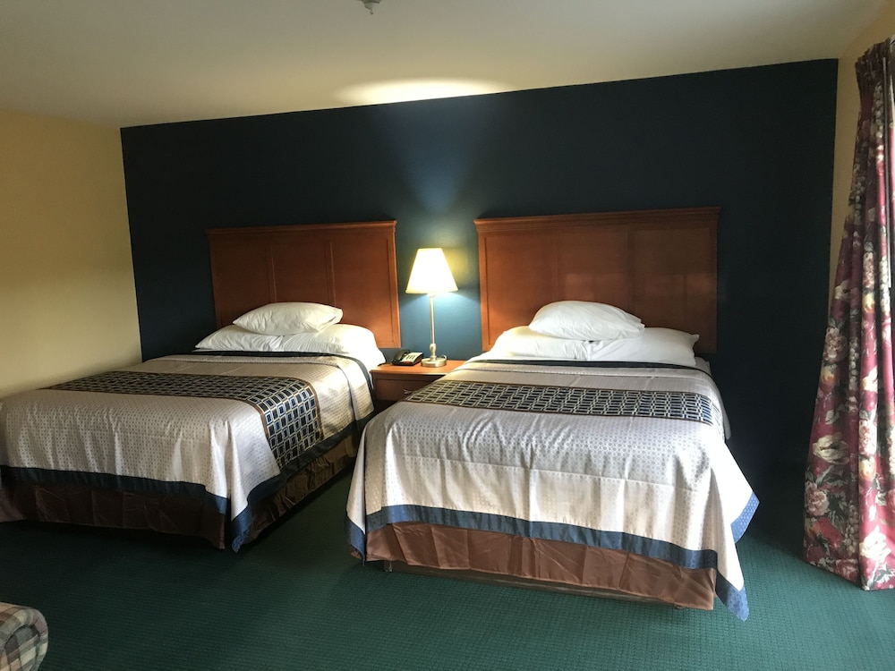 Deluxe 2 queen with the sofa Bed with the Mountain view photo 1