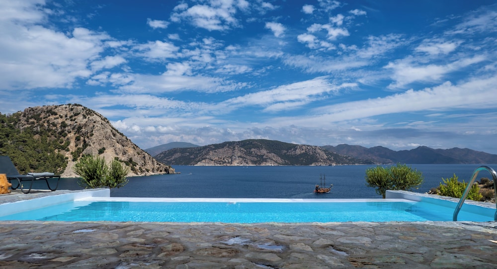 Villa with Panoramic Sea View and Infinity Pool