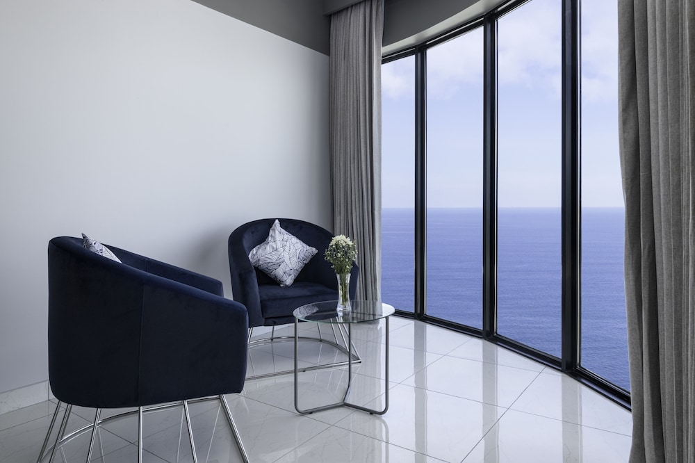 Premier Two Bedroom Suite Sea Front - Photo 15