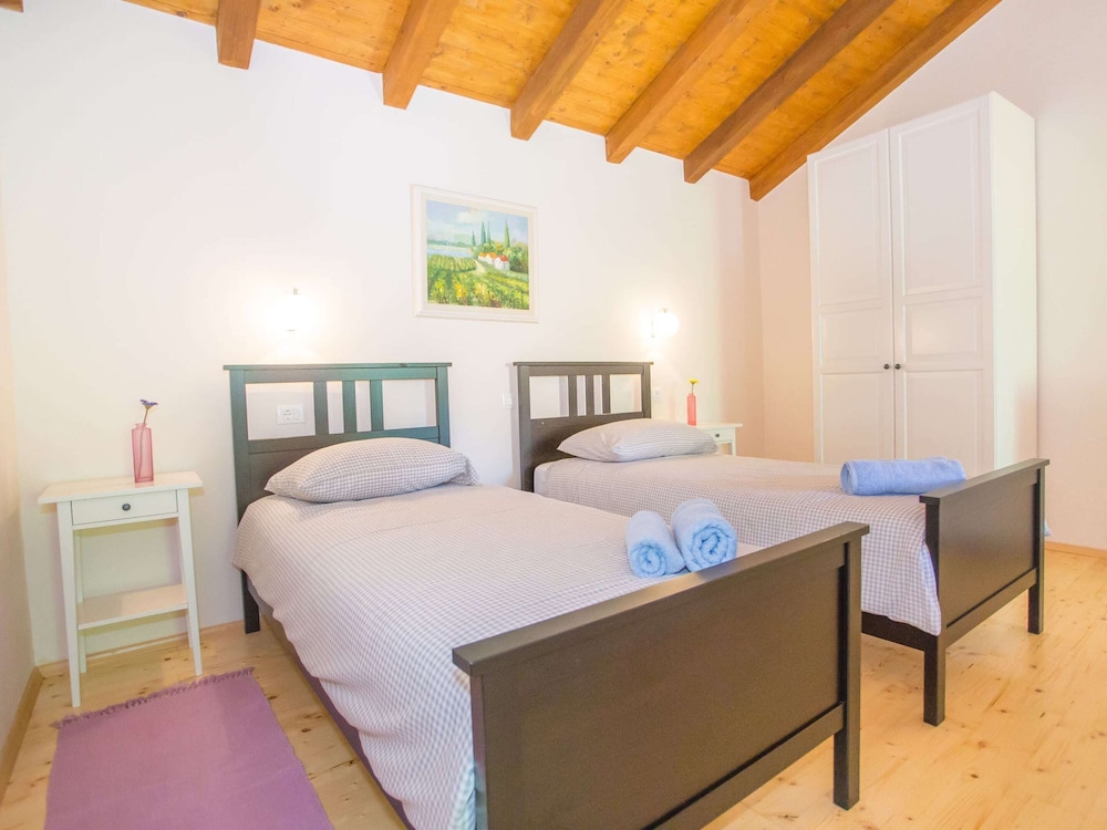 Villa photo 3