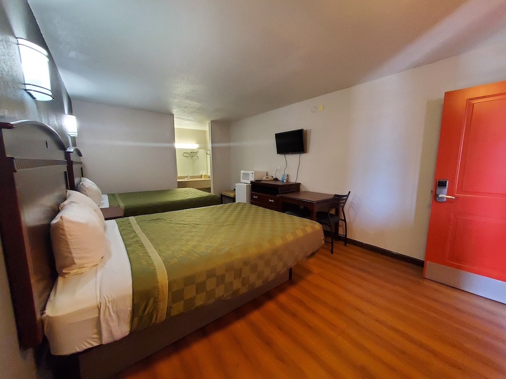 Room, 2 Queen Beds, Non Smoking photo 3