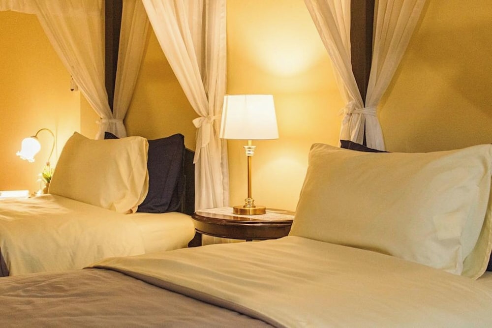 Classic Twin Room - Photo 2
