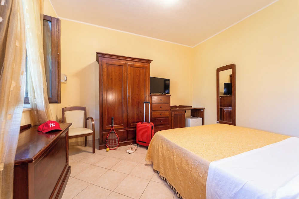 Family Room, 2 Bedrooms - Photo 8