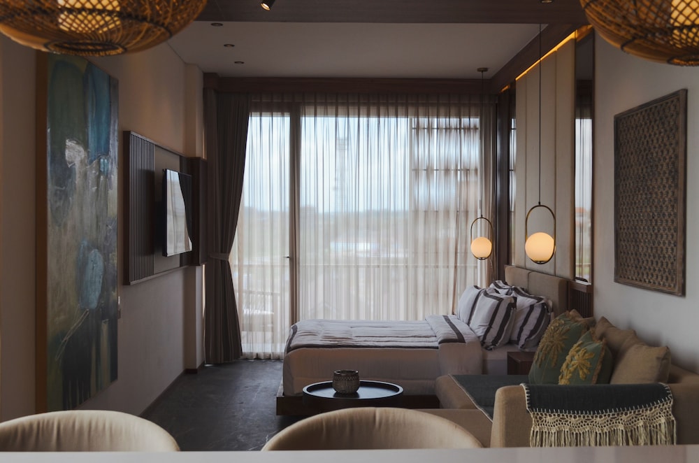 Premium Studio, Balcony, Pool View