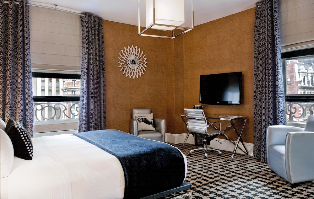 Deluxe Room, 1 King Bed, Accessible - Photo 2