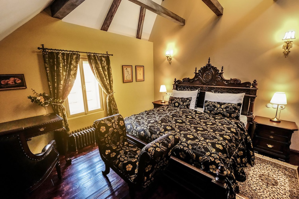 Room (Deluxe King 305) photo 2