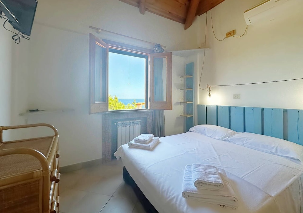 Family Apartment, 2 Bedrooms, Terrace, Sea View (Capo Zafferano)