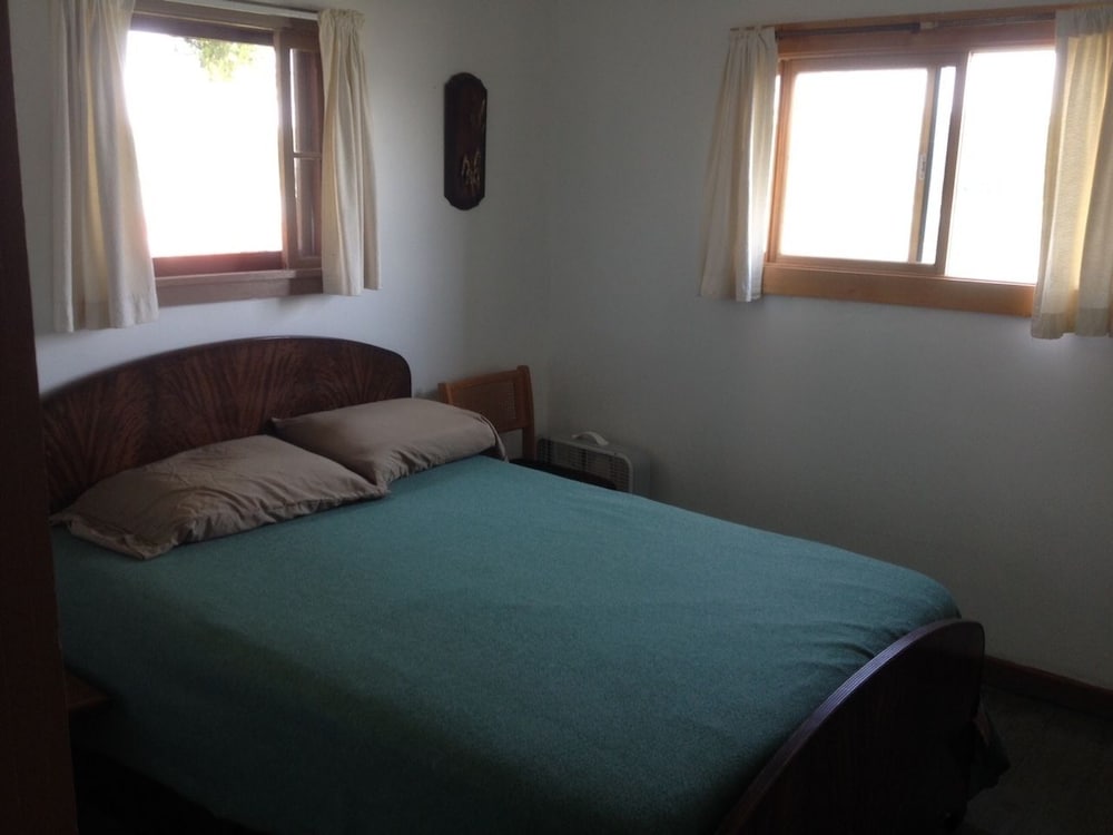 Panoramic Cabin, 2 Bedrooms, Kitchen, Lake View (Birch)