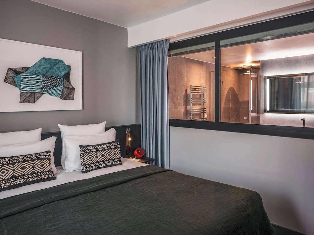 Suite, 1 King Bed with Sofa bed (Bivouac) thumbnail 5