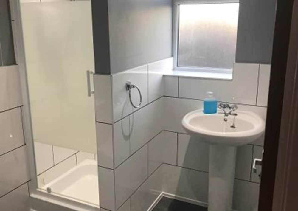 Twin Room, Ensuite photo 3