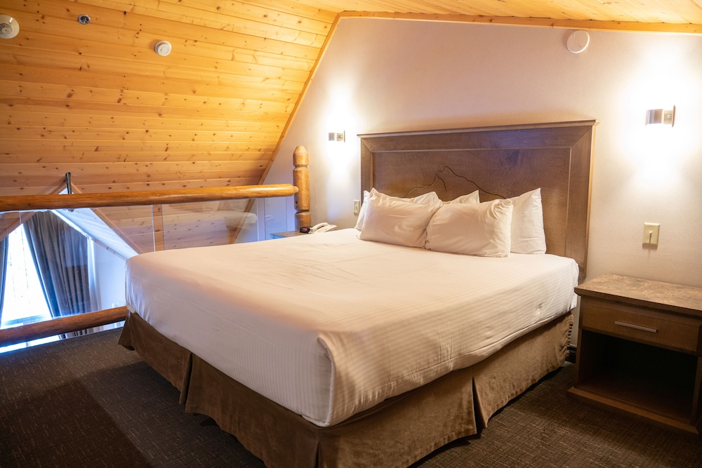 Loft, 1 King Bed - Photo 1
