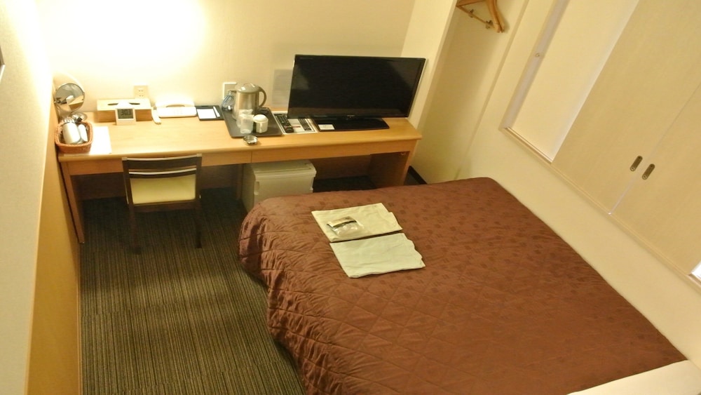 Small Double Room, Smoking