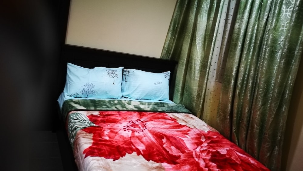 Business Room, 1 Queen Bed, Non Smoking photo 3