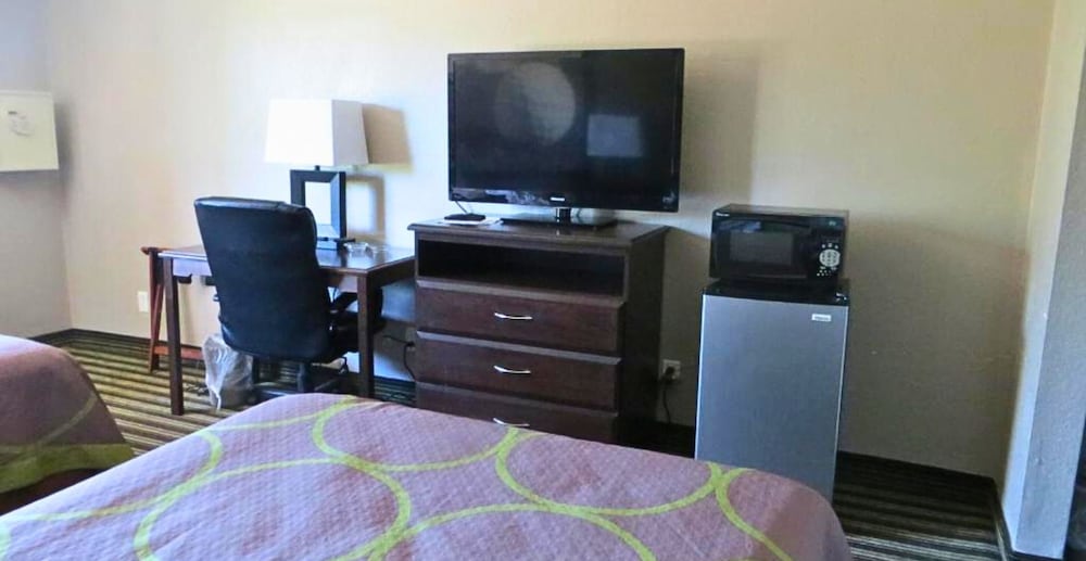 Standard Room, 1 King Bed, Smoking photo 3