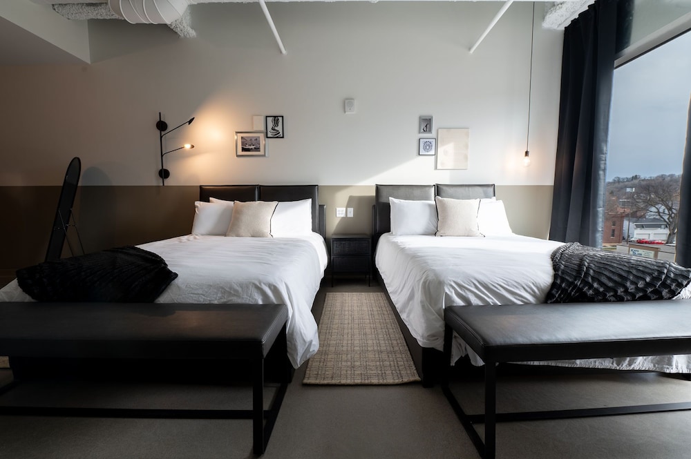 Room, 2 Queen Beds photo 2