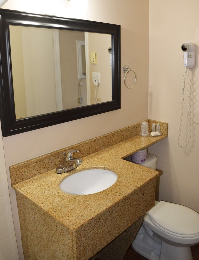 Room, 1 Queen Bed - Photo 6