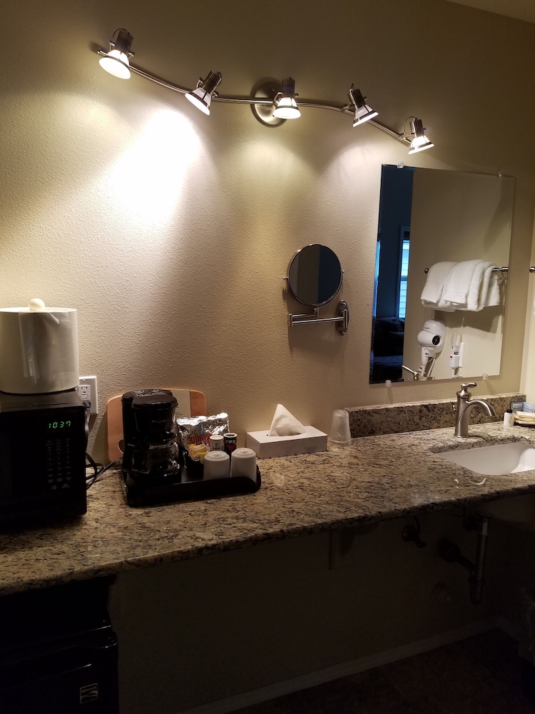 Comfort Studio Suite, 1 King Bed, Ocean View