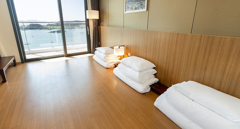 Deluxe Ondol (Side Ocean View), No Bed - Photo 4