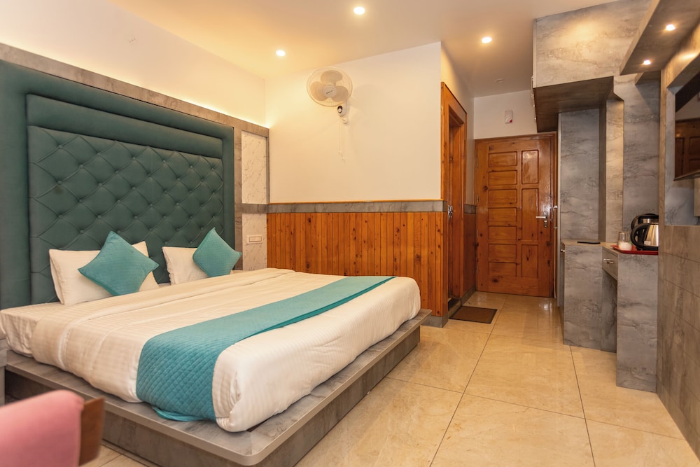 Classic Balcony Room