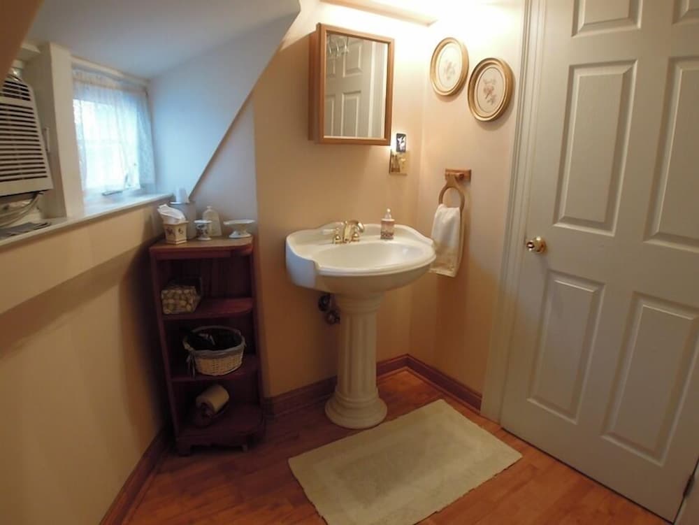 Room, 1 Queen Bed (Aviary Room) photo 3