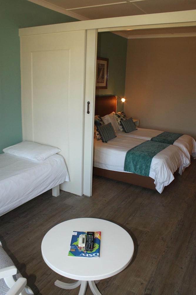 Deluxe Family Quad Twin Room photo 1