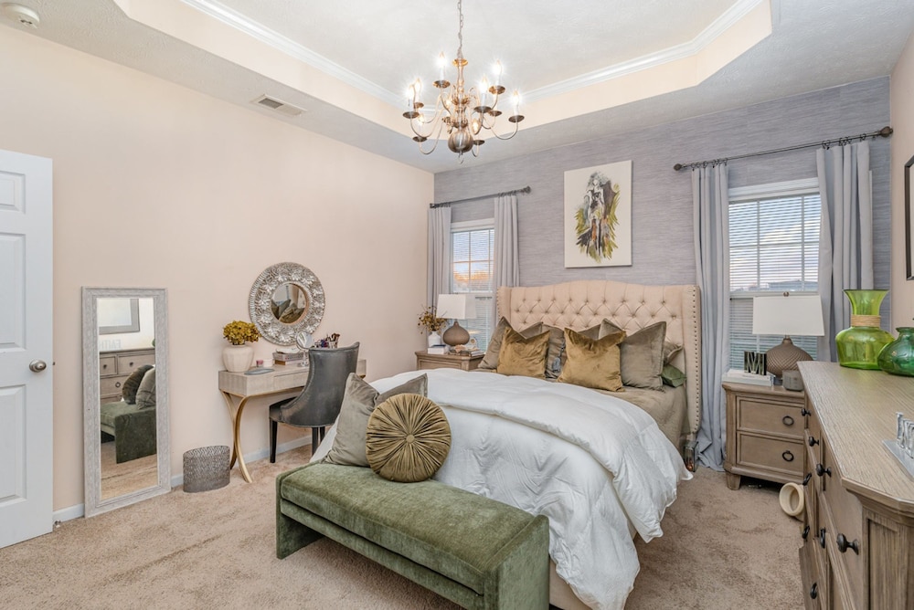 Stylish 2BR Townhome w Garage Patio Perfect for Stays or Assignments, Foto 17