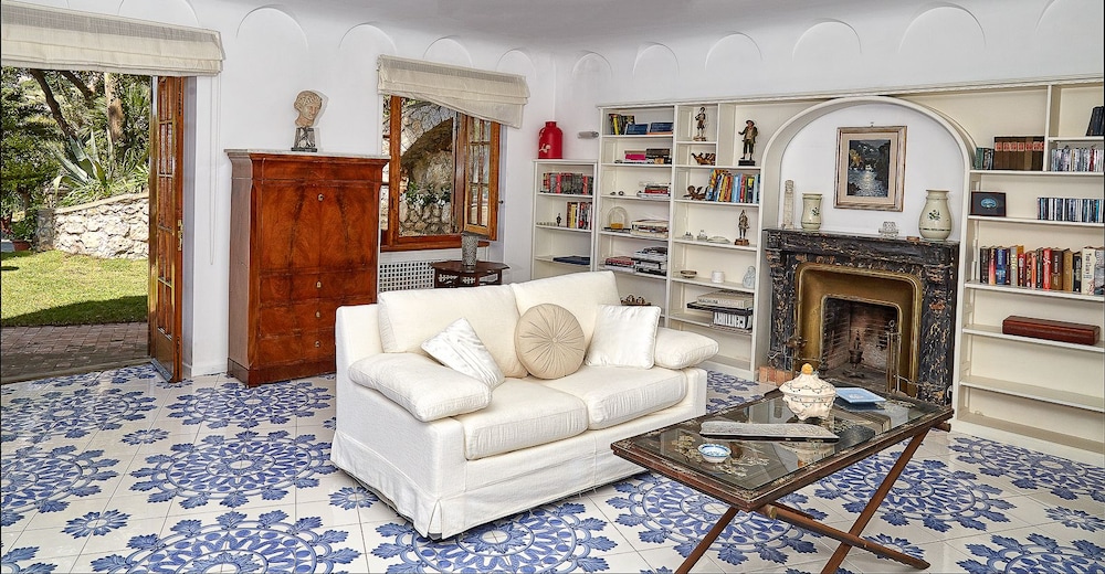 Villa Royal Blue photo 2