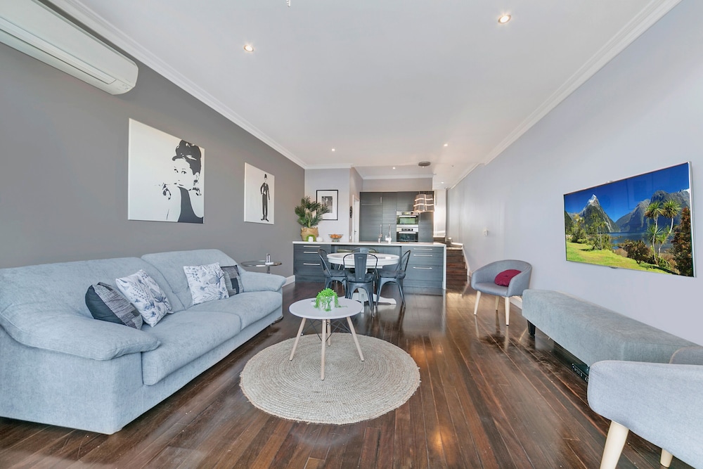 Family Townhome, 3 Bedrooms, Patio photo 1