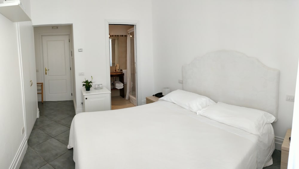 Economy Double Room, 1 Queen Bed