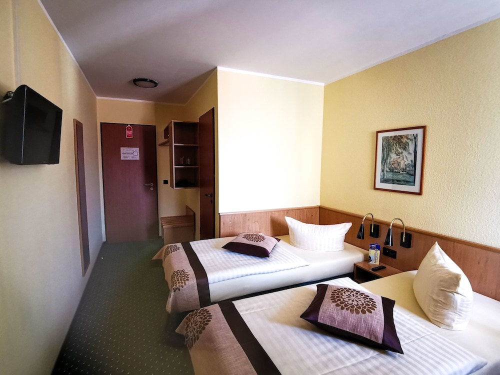 Double or Twin Room - Photo 3