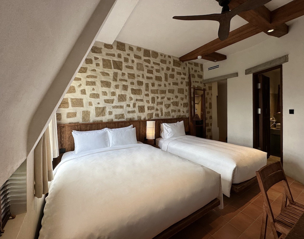 Design Triple Room, Multiple Beds, Bathtub, Garden View photo 2