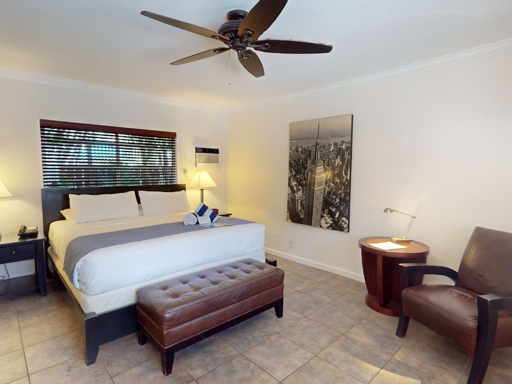 Grand Suite, Men only, Pool View