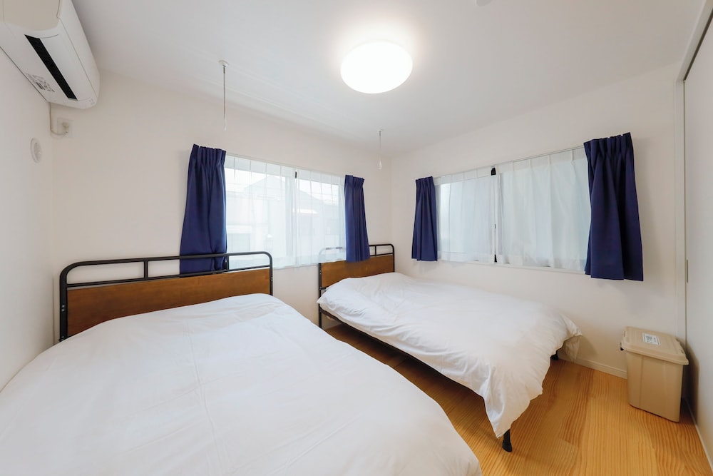 B/Accommodates four-person, Non Smoking photo 3