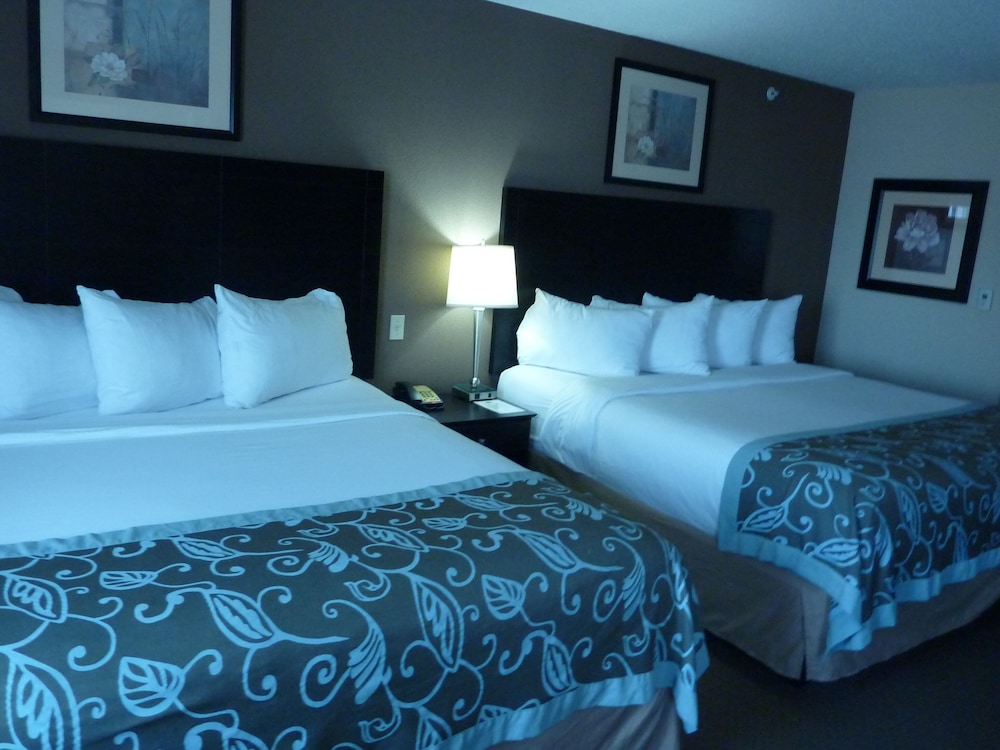 Standard Room, 2 Queen Beds - Photo 2