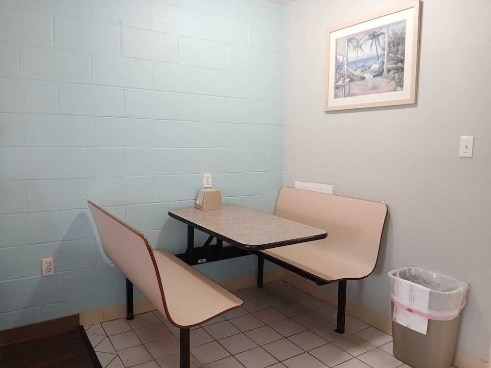 Deluxe Room, 1 King Bed, Kitchen (KITCHEN WITH 1 KING) (DOG FRIENDLY) photo 2