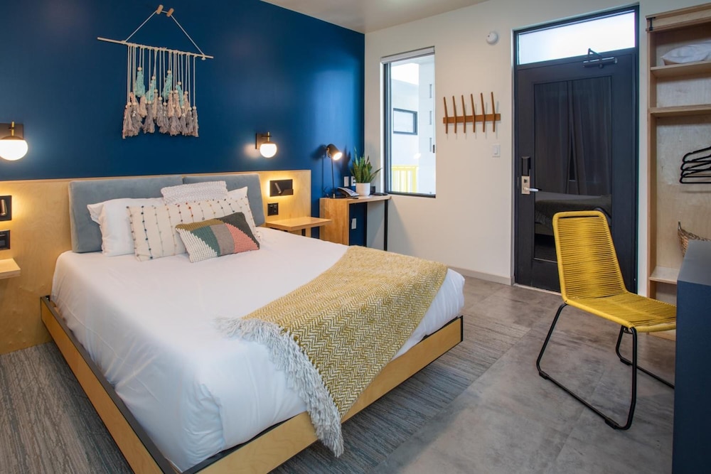 Standard Room, 1 Queen Bed photo 1