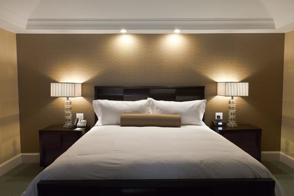 Suite (Charles Towne Boutique) photo 1