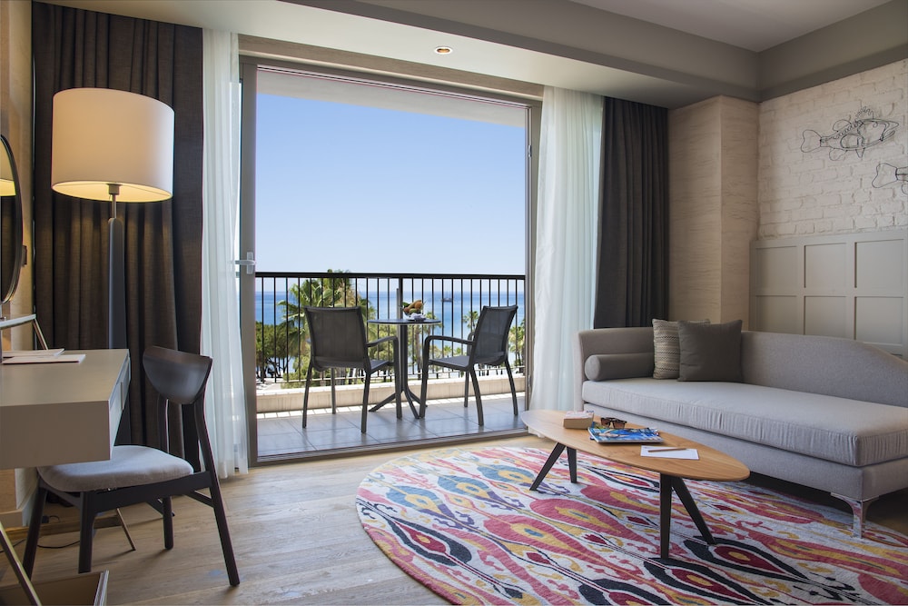 Deluxe Room Direct Sea View photo 2