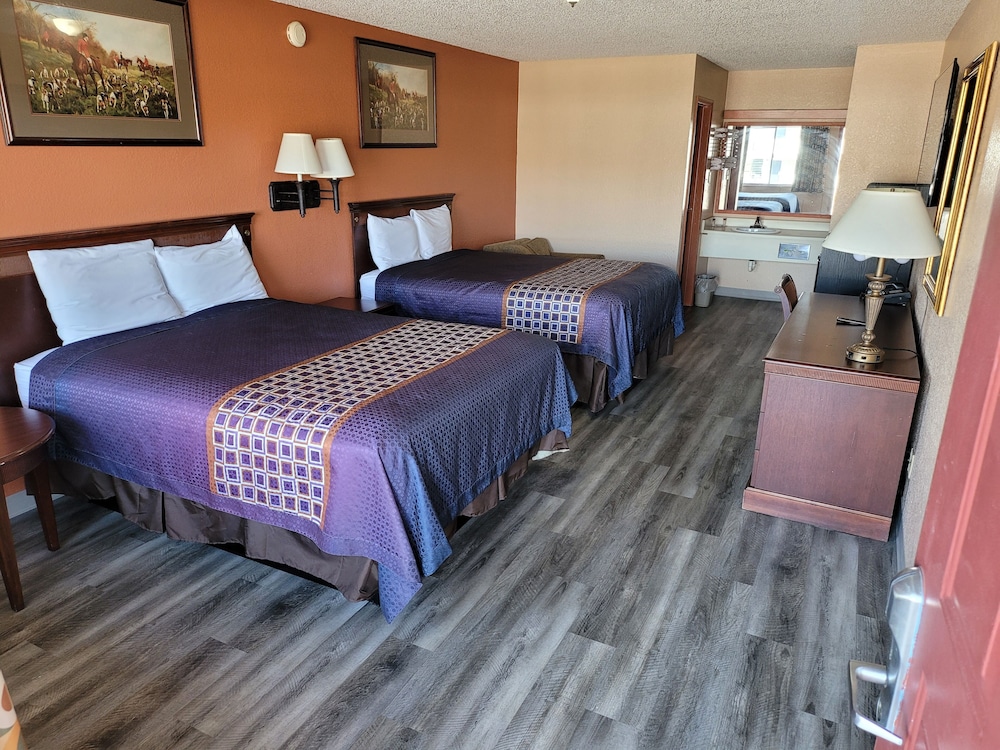 Standard Room, 2 Queen Beds, Refrigerator & Microwave photo 2