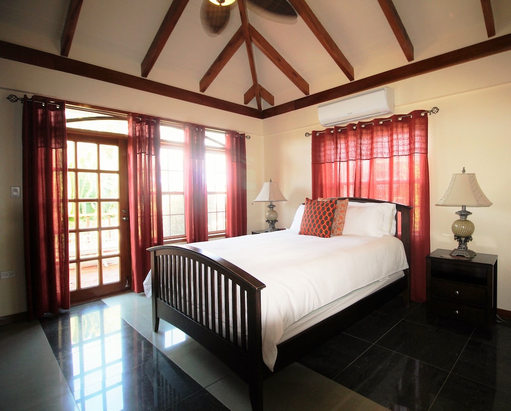 Luxury Villa Supreme, Oceanfront, 2 Bedroom