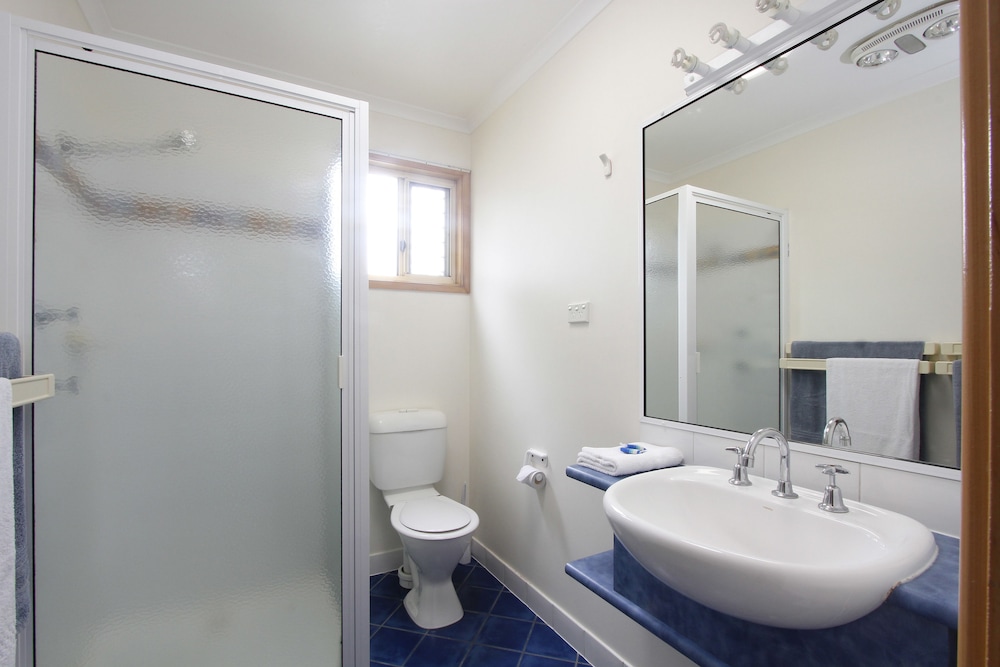 1 Bedroom Ensuite 4 Berth Cabin photo 2